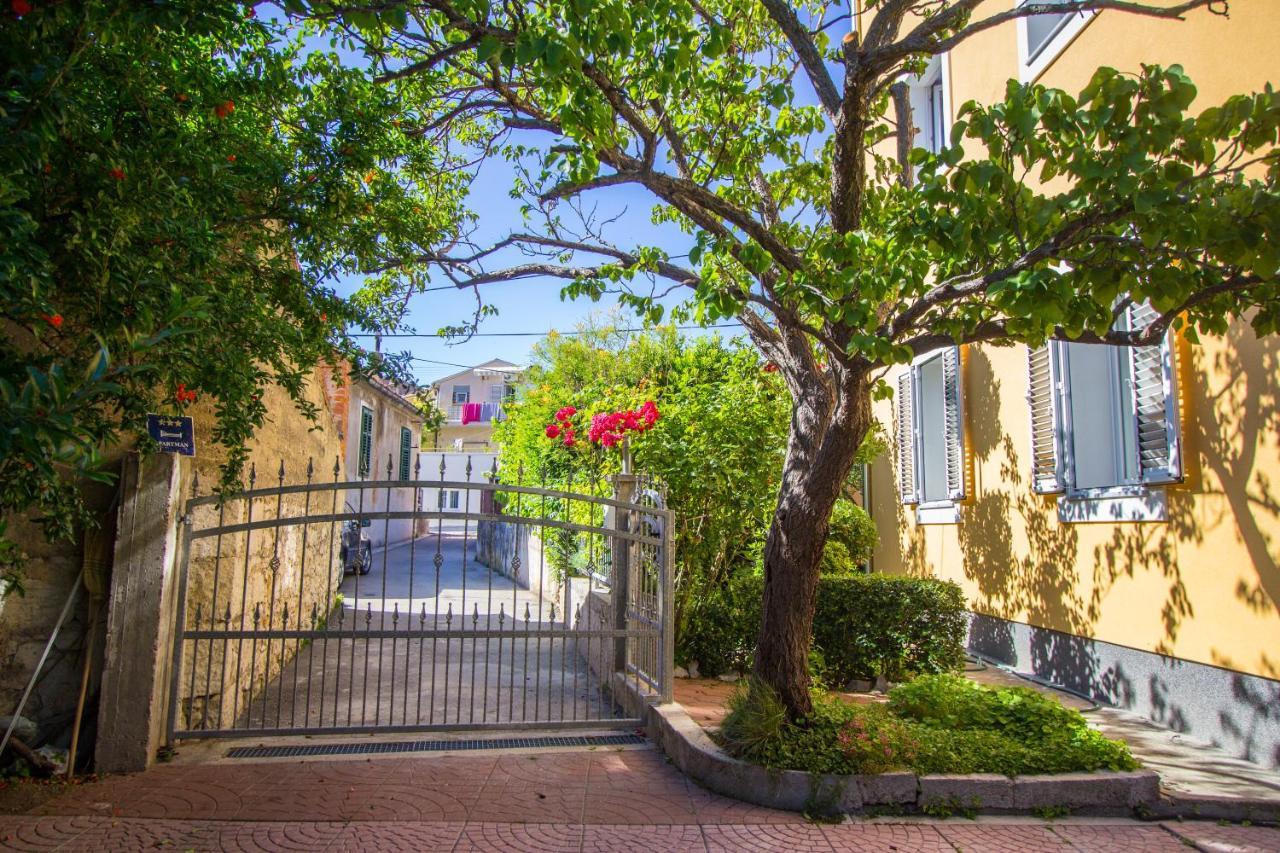 Holiday Arboretum Apartment