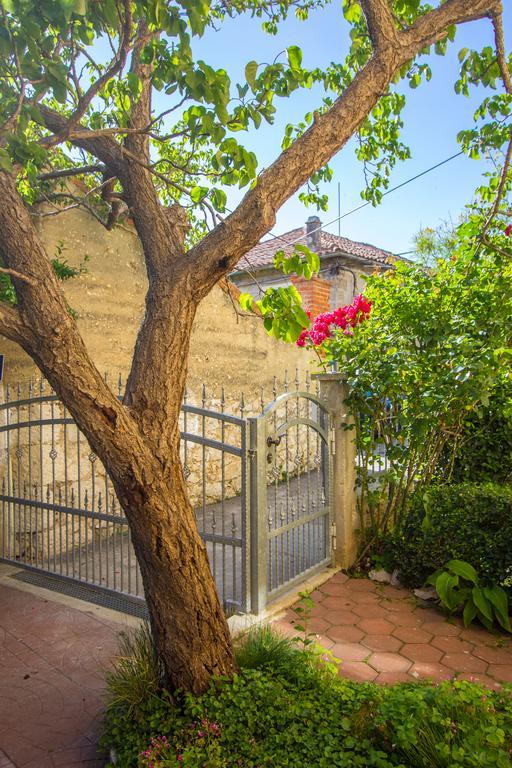 Holiday Arboretum Apartment